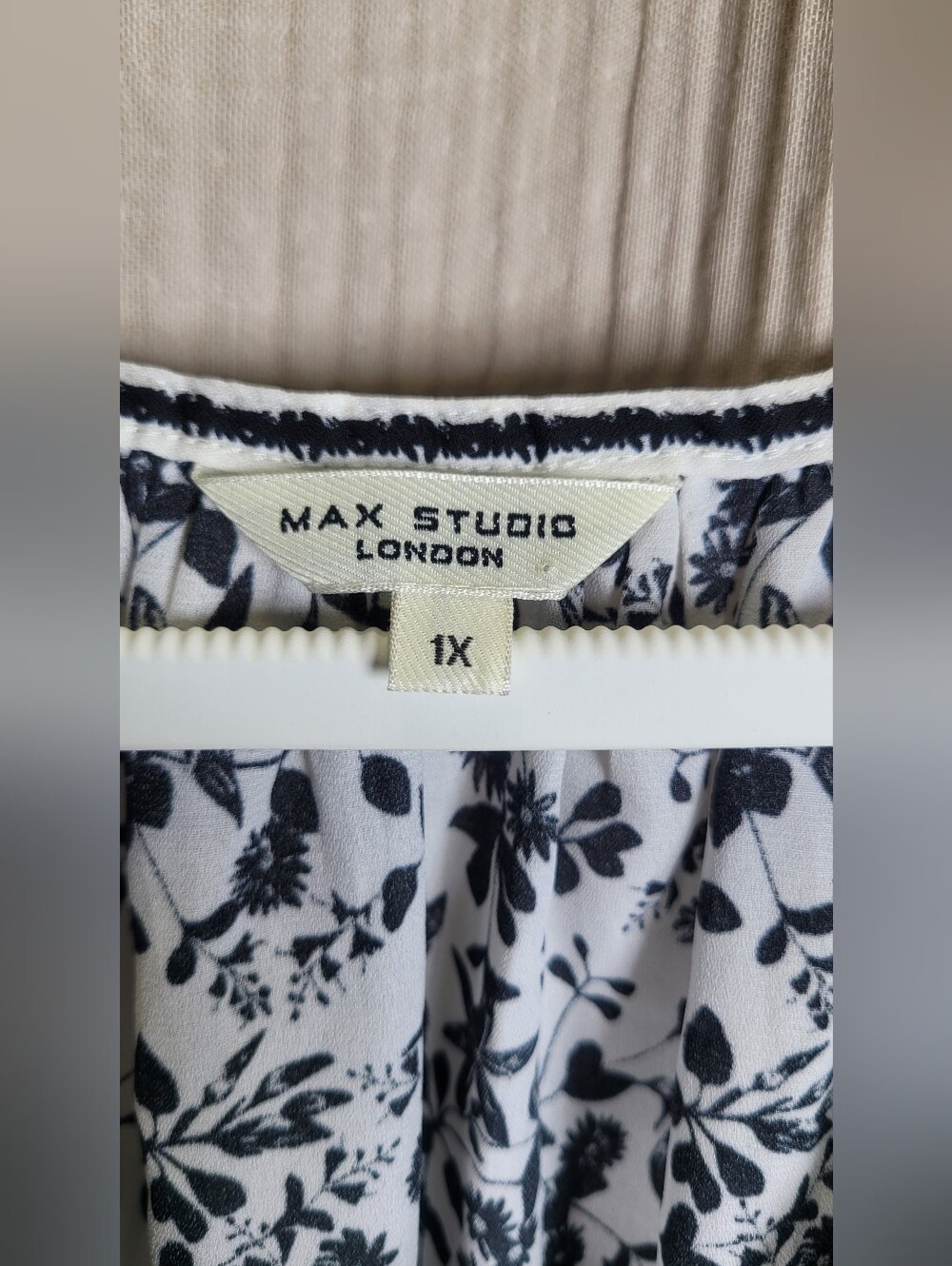 Max Studio Women’s Black & White Floral Peasant Top - Picture 2 of 13